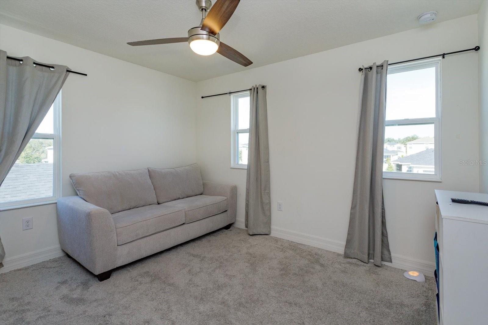 Image 21 of 28 For 1096 Papaya Circle