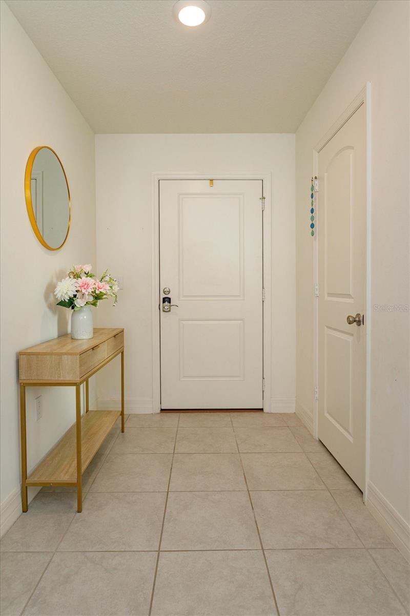 Image 4 of 28 For 1096 Papaya Circle