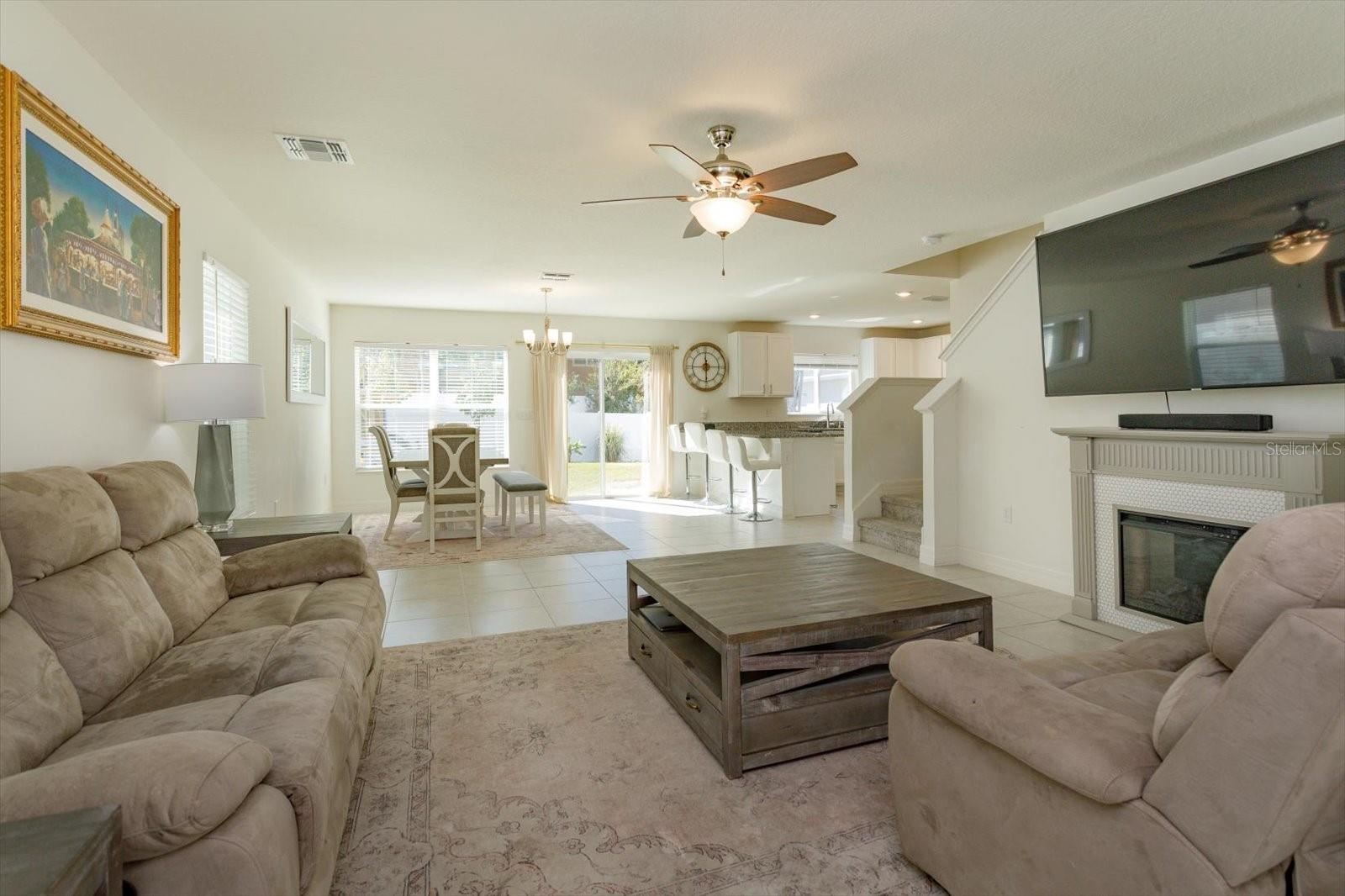 Image 7 of 28 For 1096 Papaya Circle