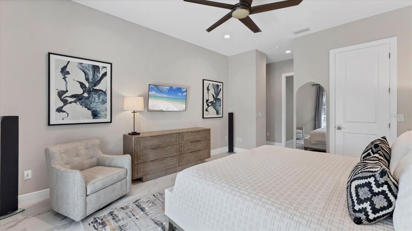 Image 40 of 54 For 39851 & 39855 Darlington Avenue