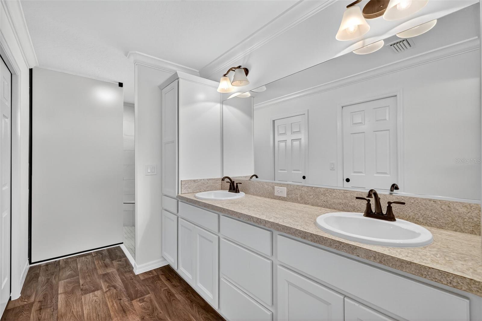 Image 22 of 44 For 944 Horton Terrace