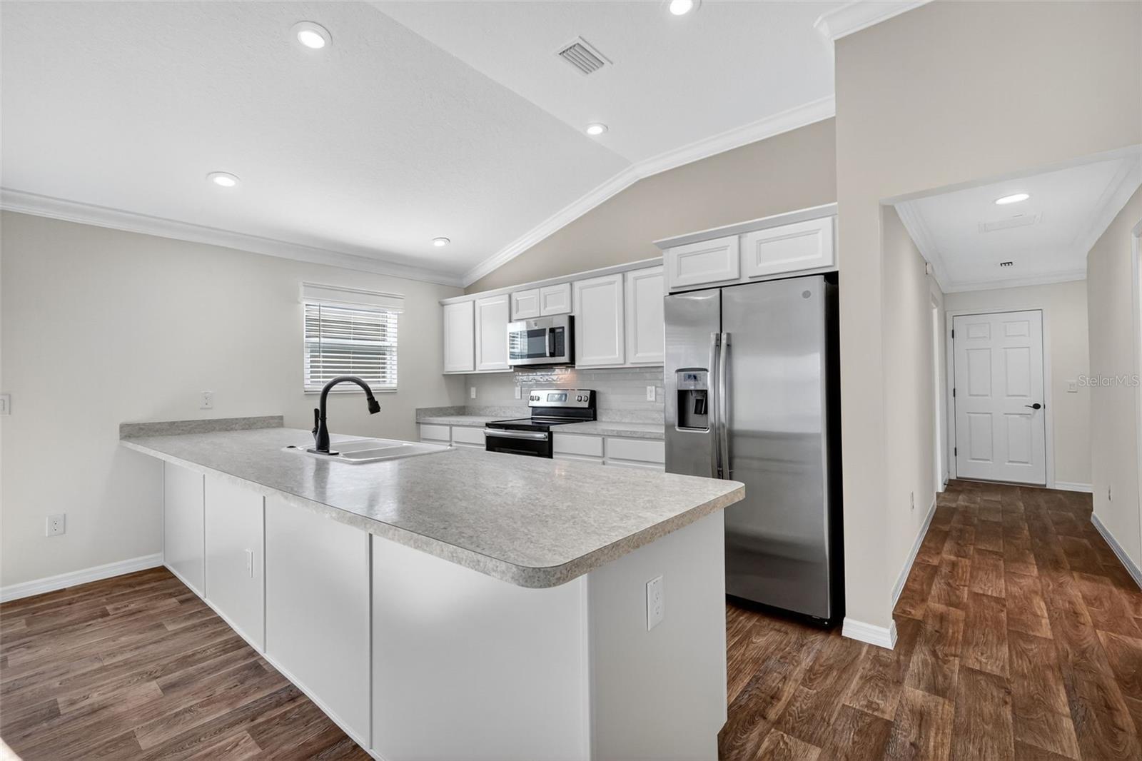 Image 4 of 44 For 944 Horton Terrace