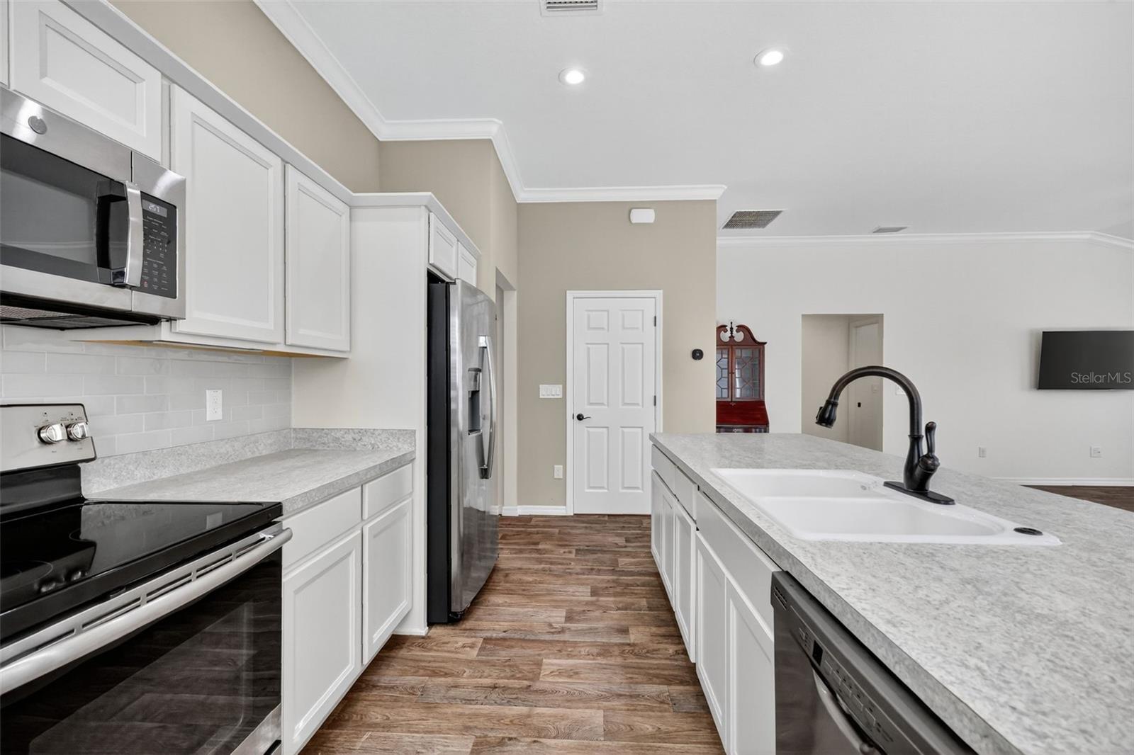 Image 7 of 44 For 944 Horton Terrace