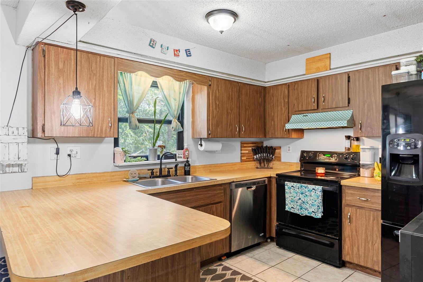 Image 14 of 32 For 409 Century Avenue