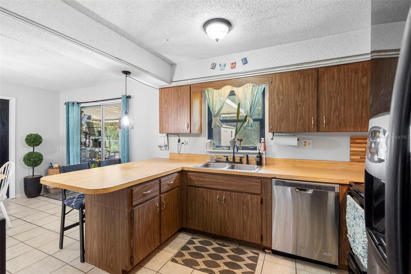 Image 16 of 32 For 409 Century Avenue