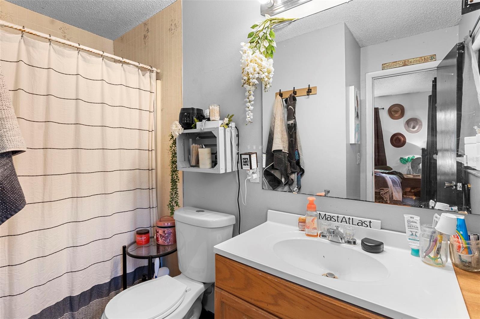 Image 21 of 32 For 409 Century Avenue