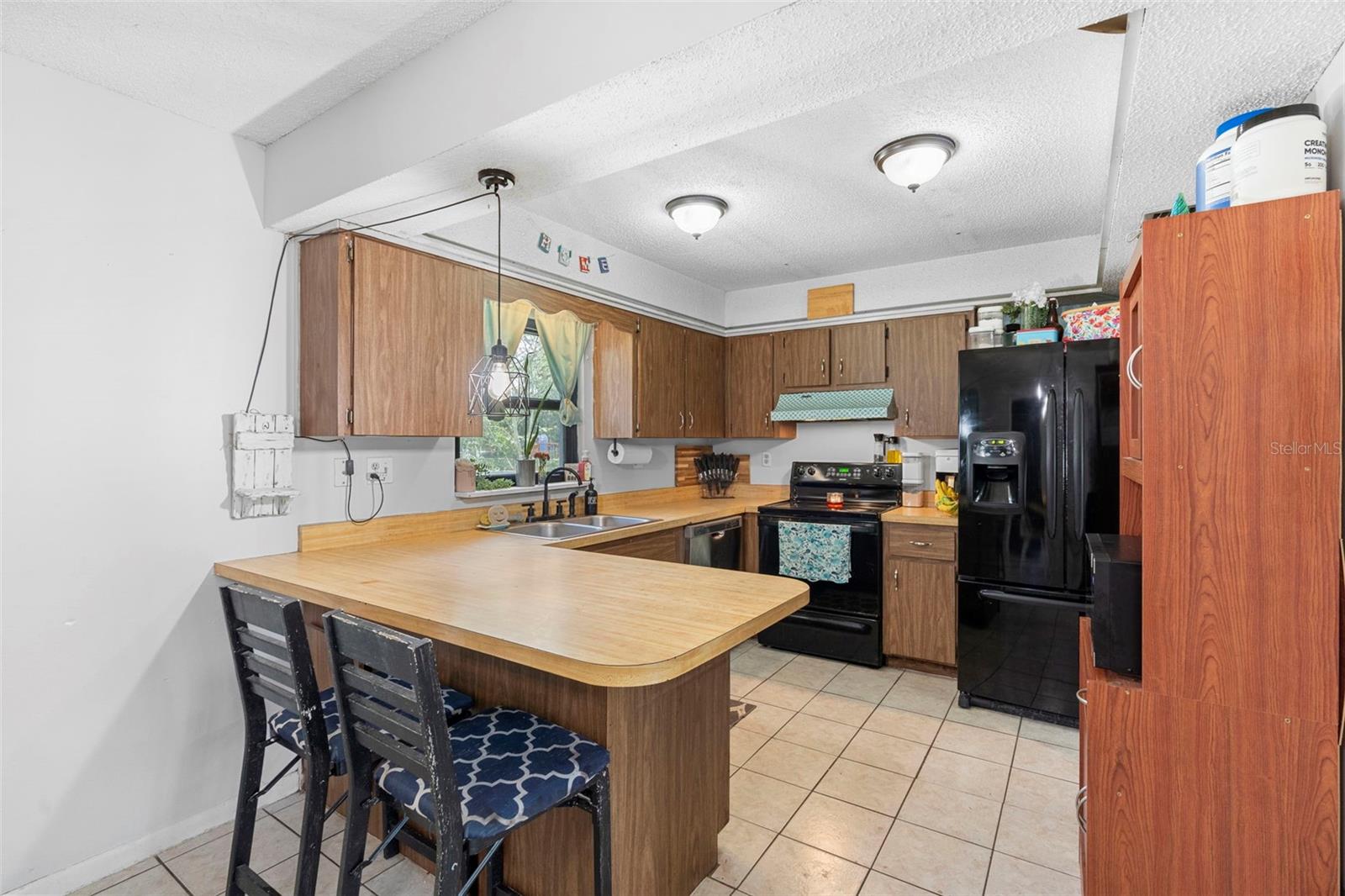 Image 3 of 32 For 409 Century Avenue