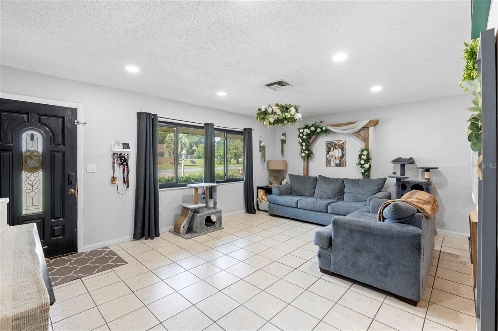 Image 8 of 32 For 409 Century Avenue