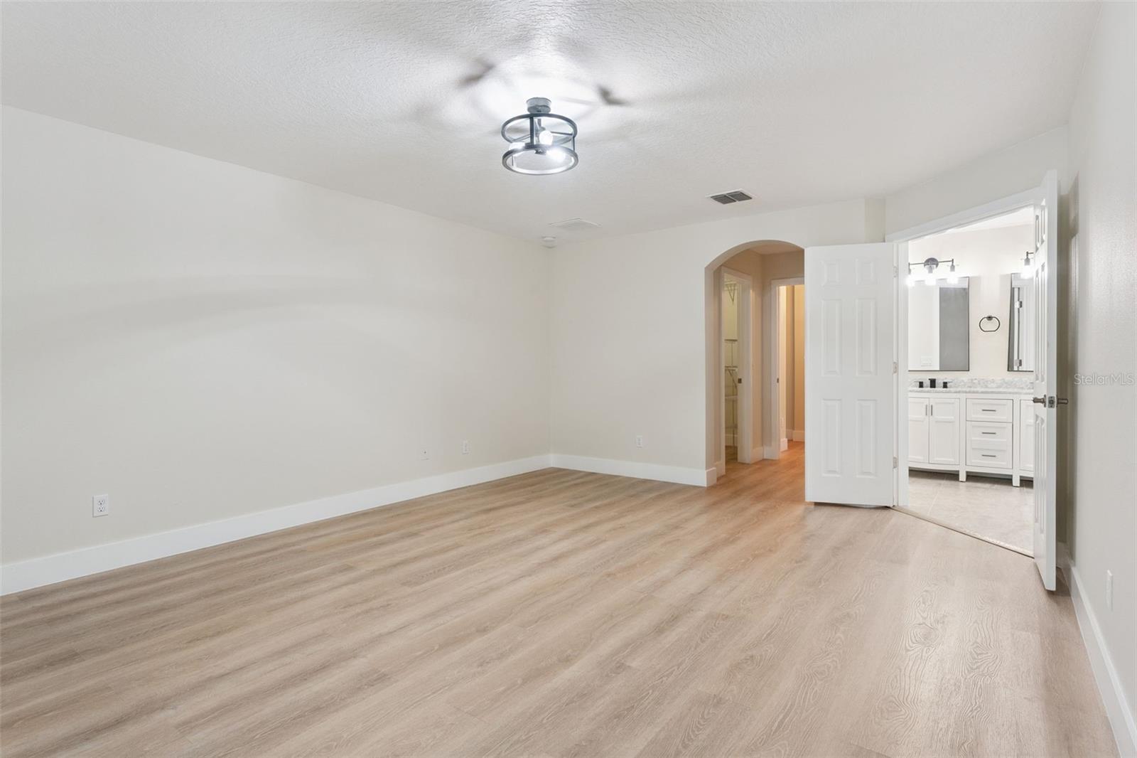 Image 20 of 42 For 6615 Helmsley Circle