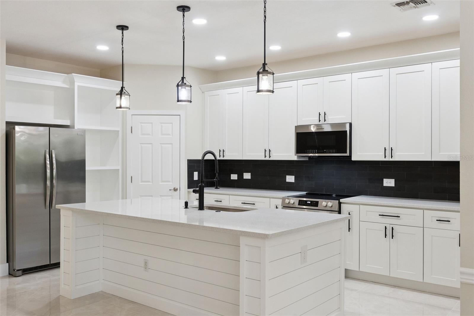 Image 5 of 42 For 6615 Helmsley Circle