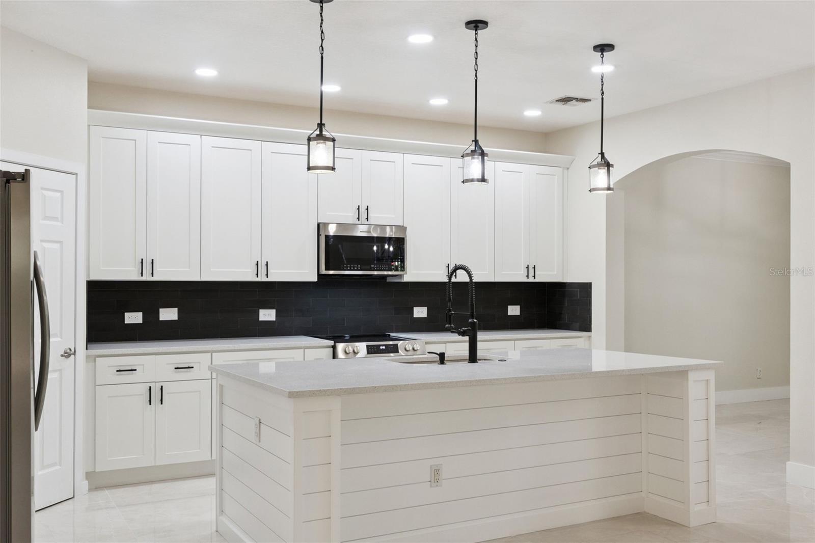 Image 6 of 42 For 6615 Helmsley Circle