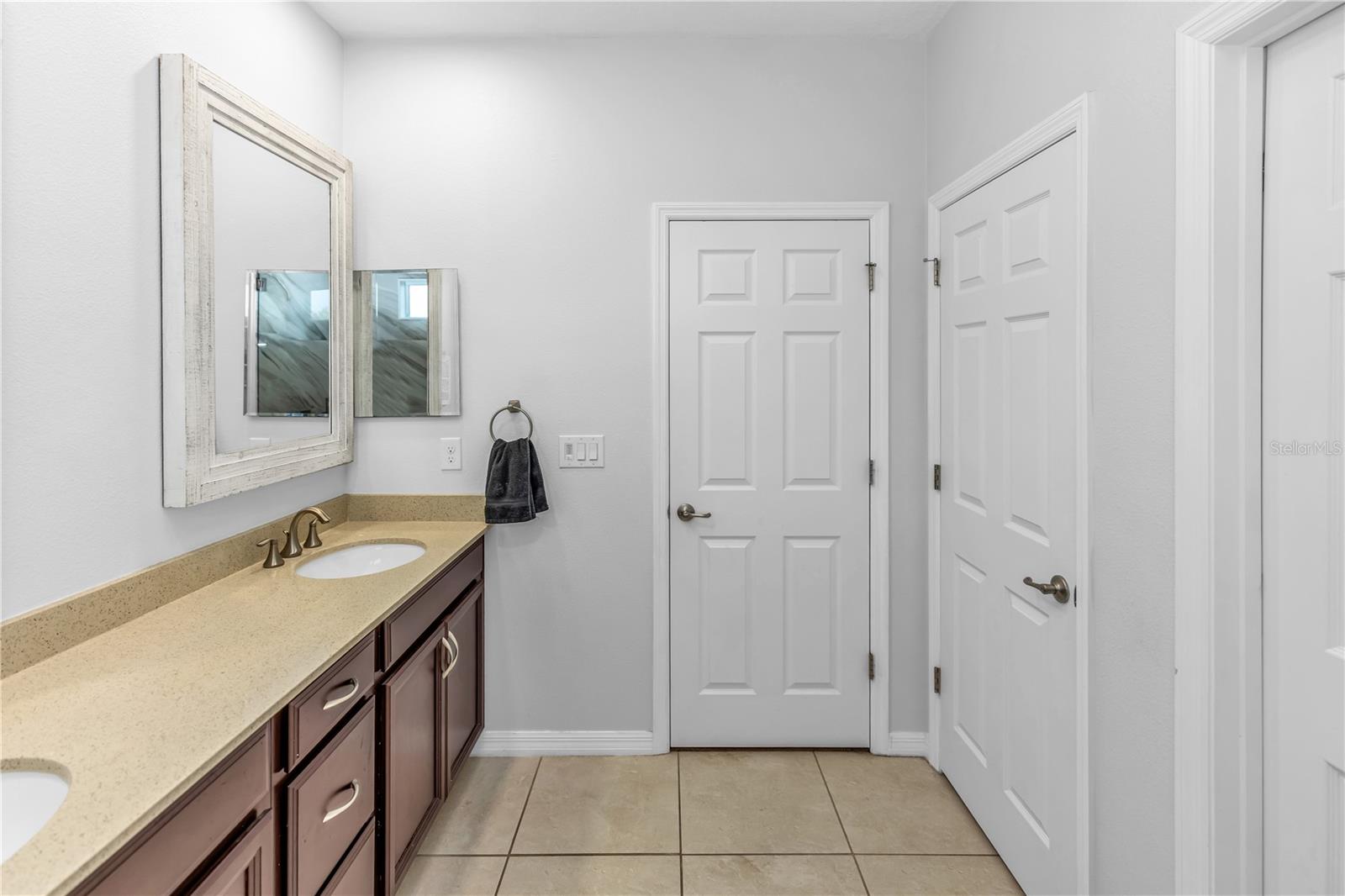 Image 27 of 38 For 3301 Bethpage Loop