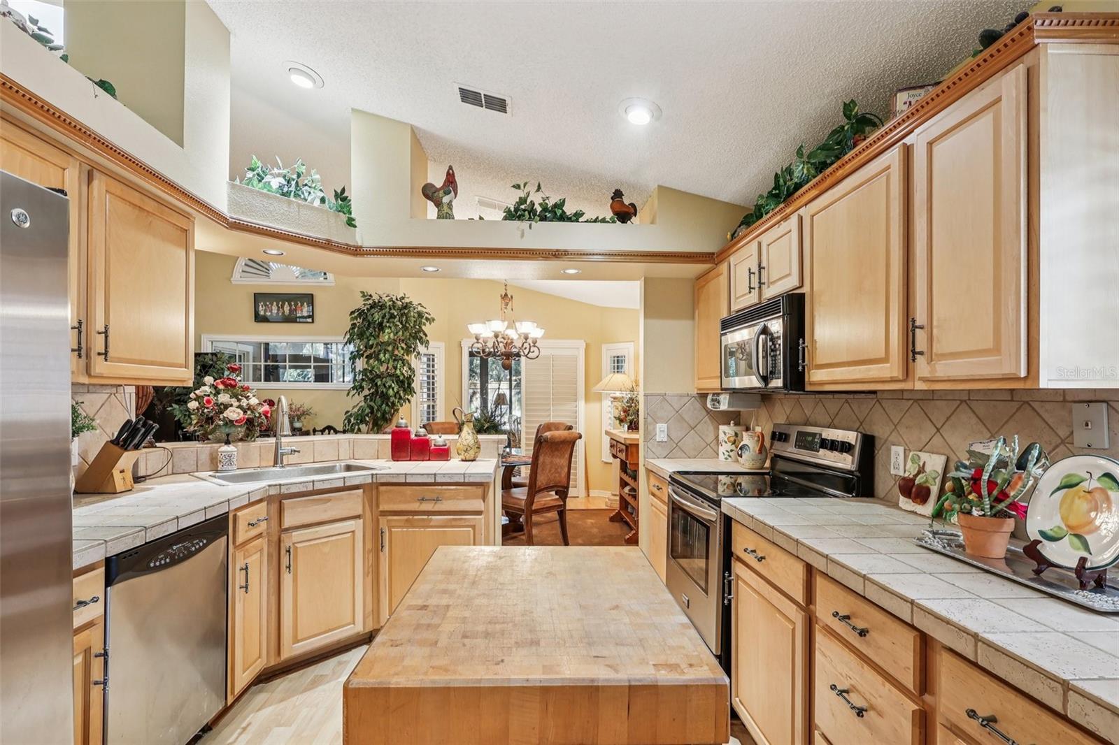 Image 18 of 37 For 999 Piedmont Oaks Drive