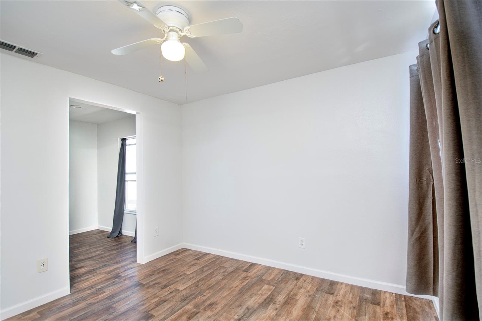 Image 20 of 35 For 157 Lake Catherine Circle