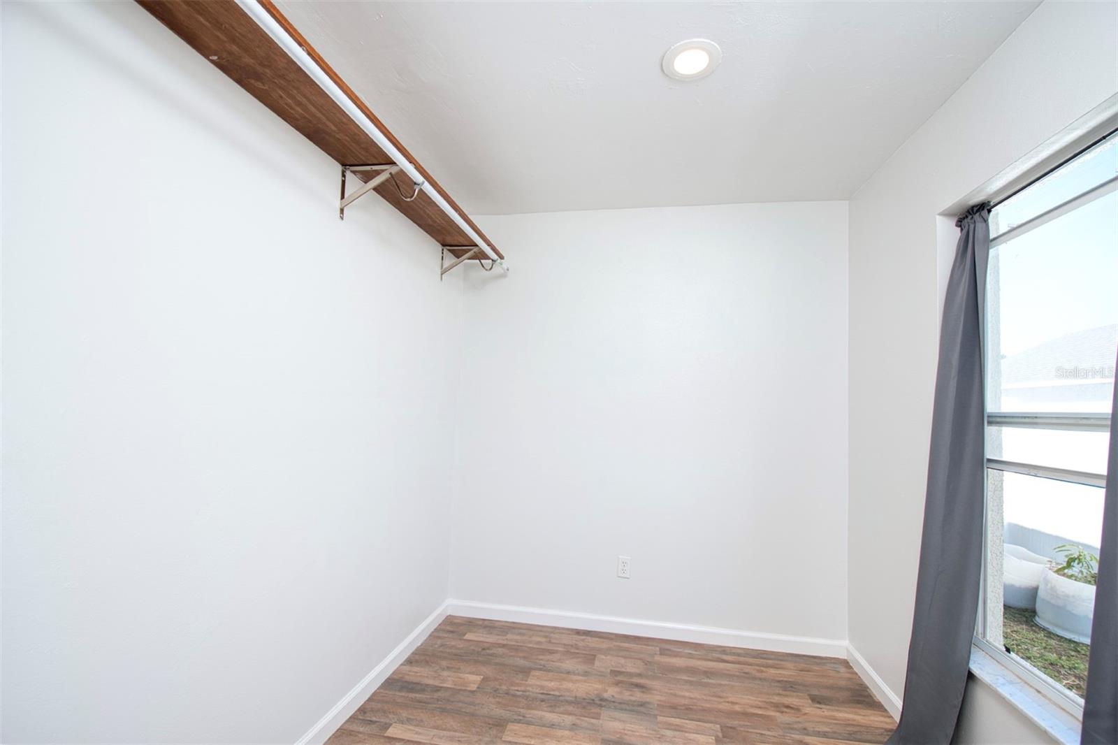 Image 21 of 35 For 157 Lake Catherine Circle