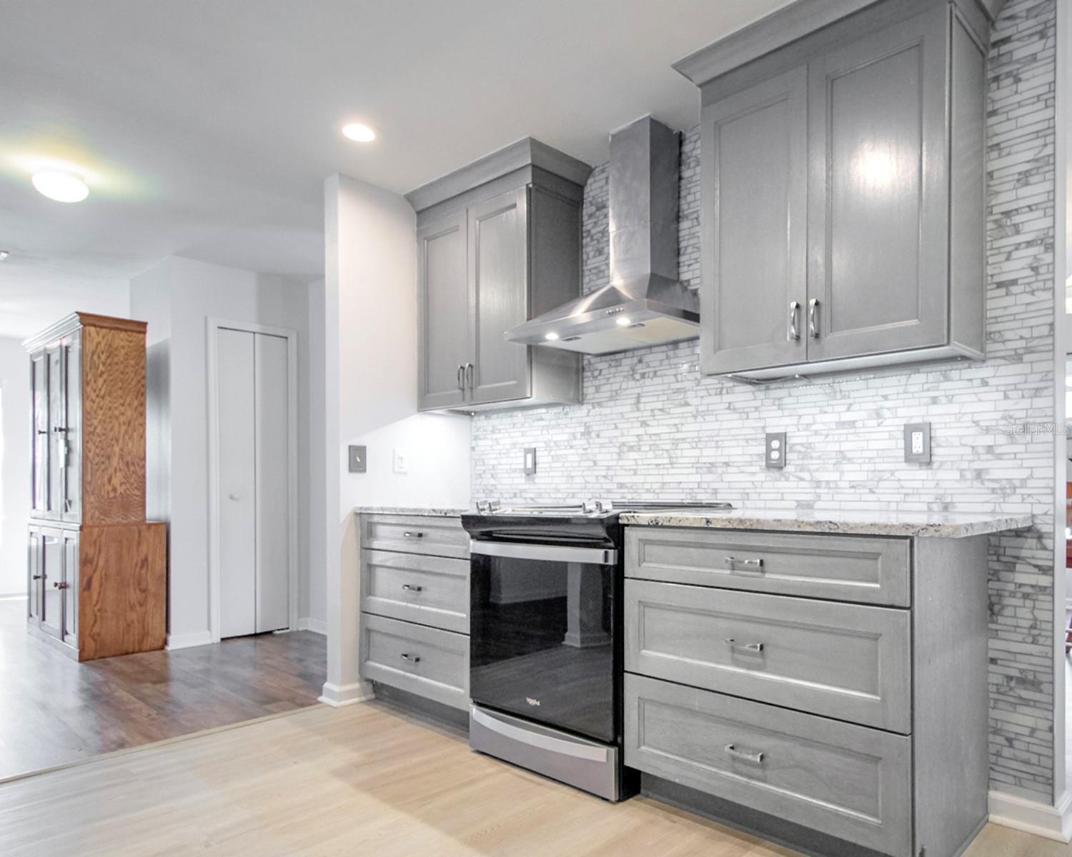 Image 4 of 35 For 157 Lake Catherine Circle