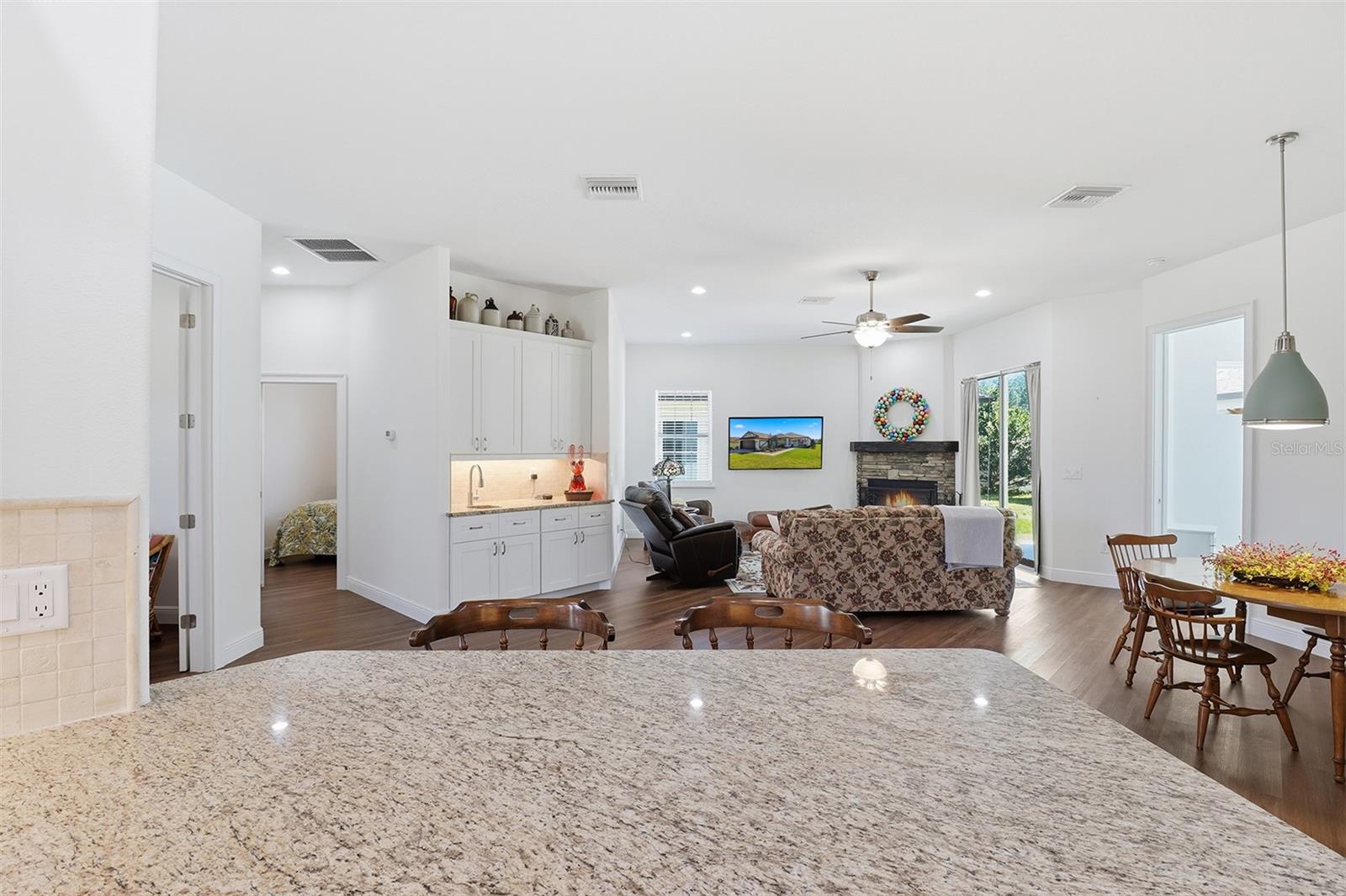 Listing photo id 16 for 5470 Hunter Run Lane