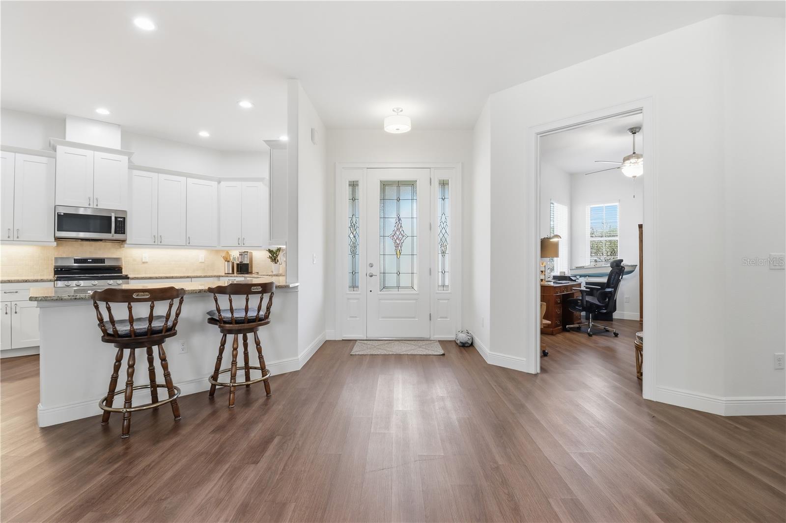 Listing photo id 3 for 5470 Hunter Run Lane