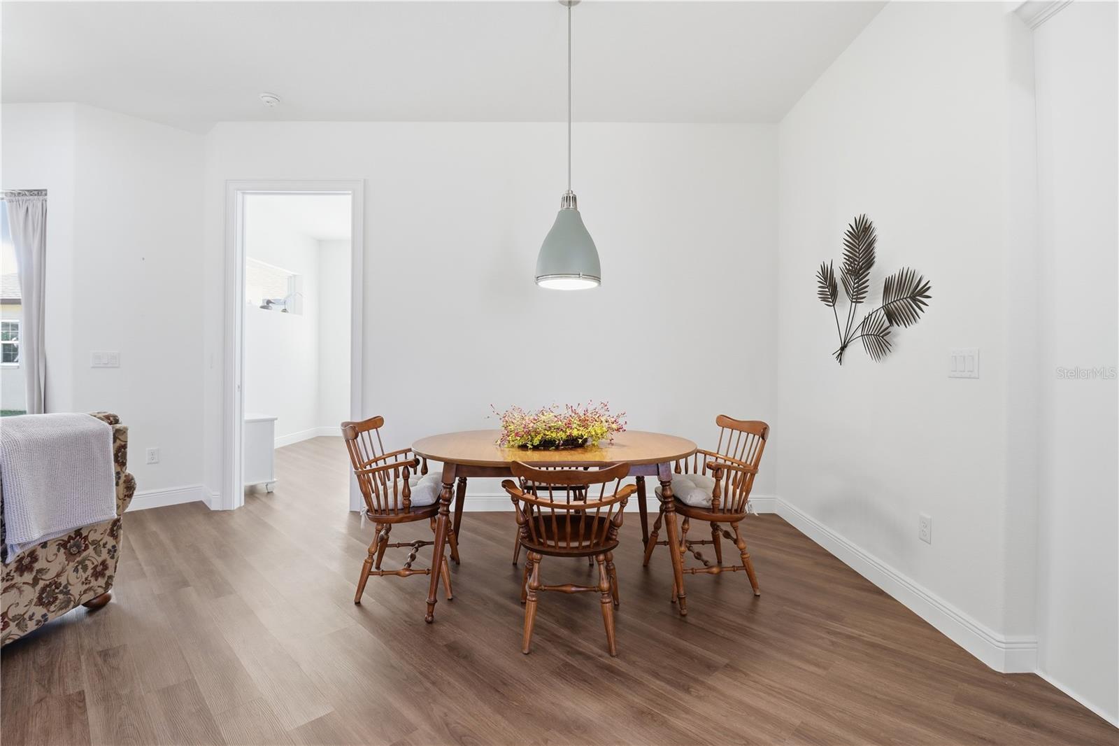 Listing photo id 7 for 5470 Hunter Run Lane