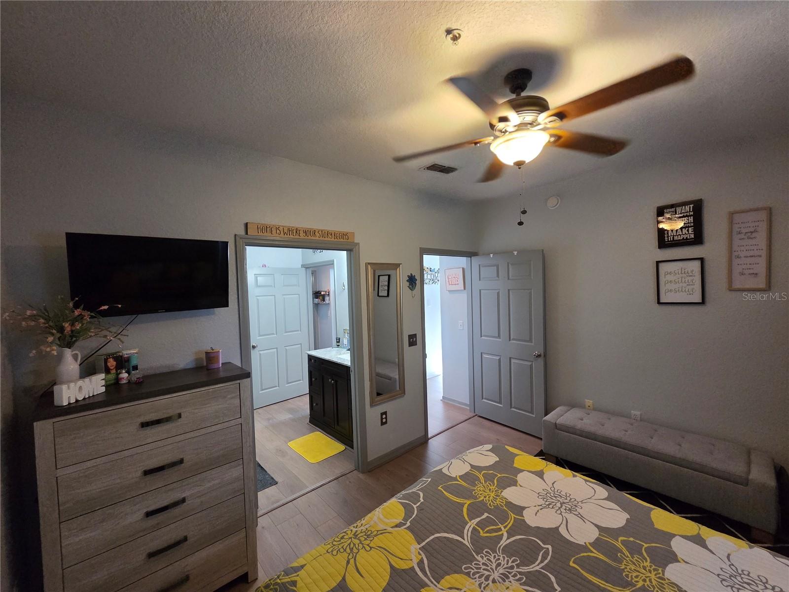 Image 22 of 35 For 6063 Westgate Drive 123