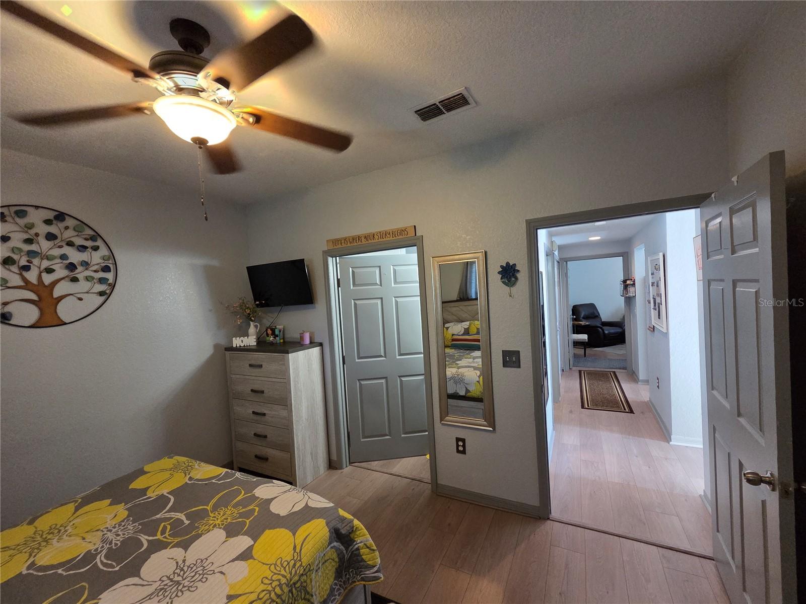 Image 23 of 35 For 6063 Westgate Drive 123