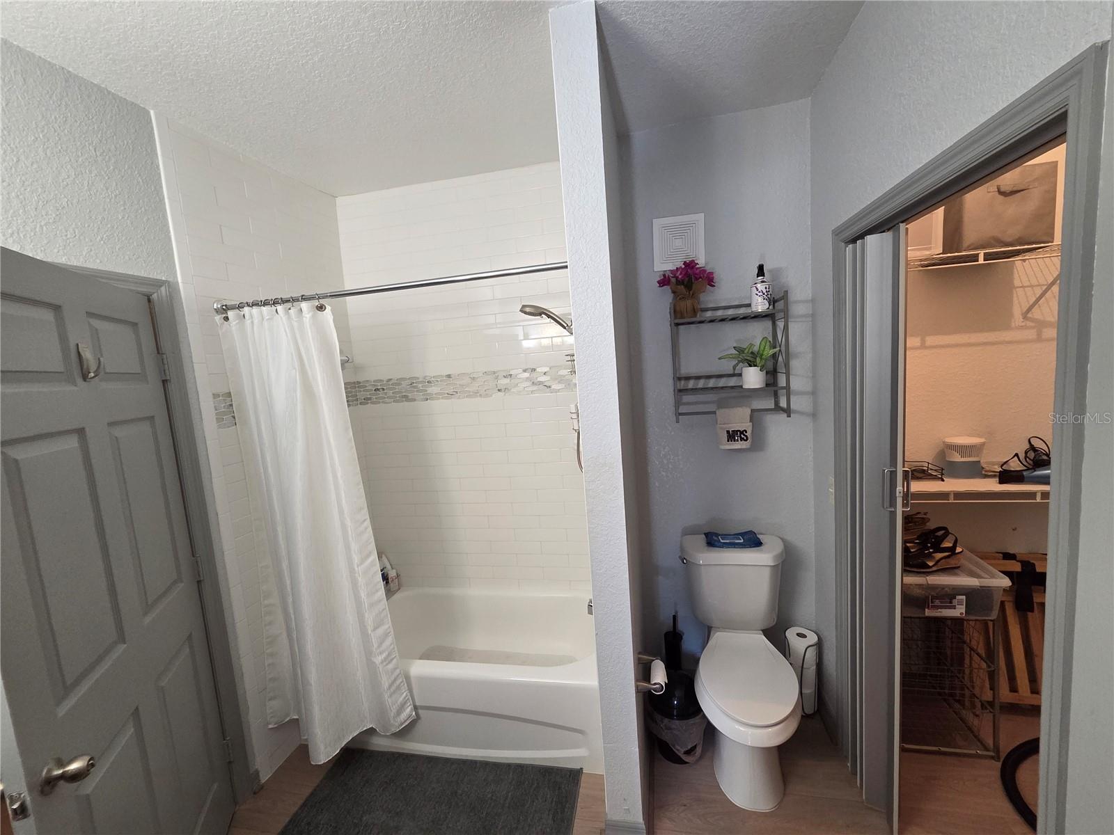 Image 25 of 35 For 6063 Westgate Drive 123