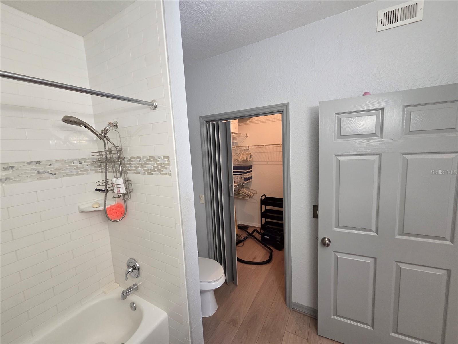 Image 26 of 35 For 6063 Westgate Drive 123