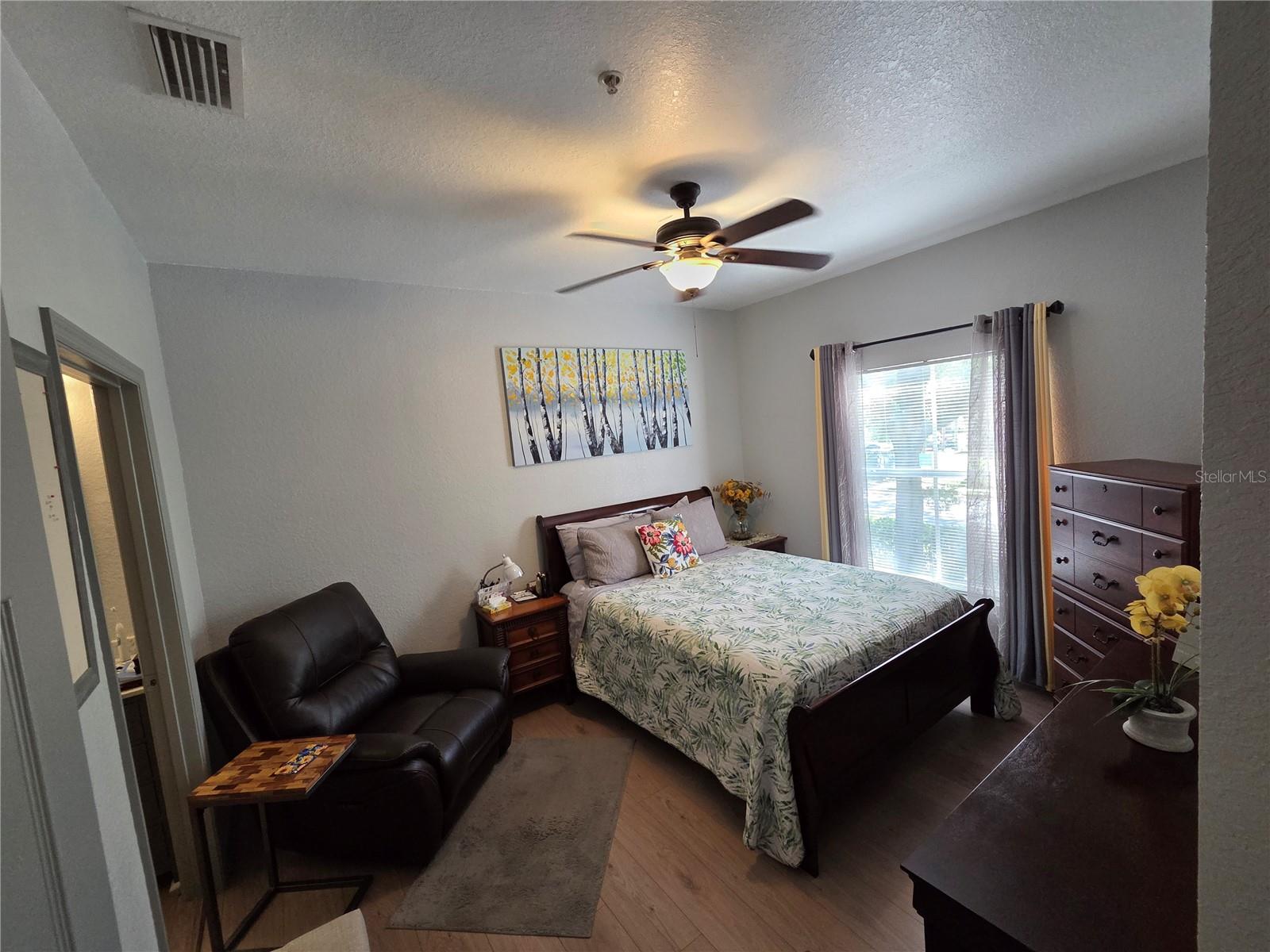 Image 29 of 35 For 6063 Westgate Drive 123