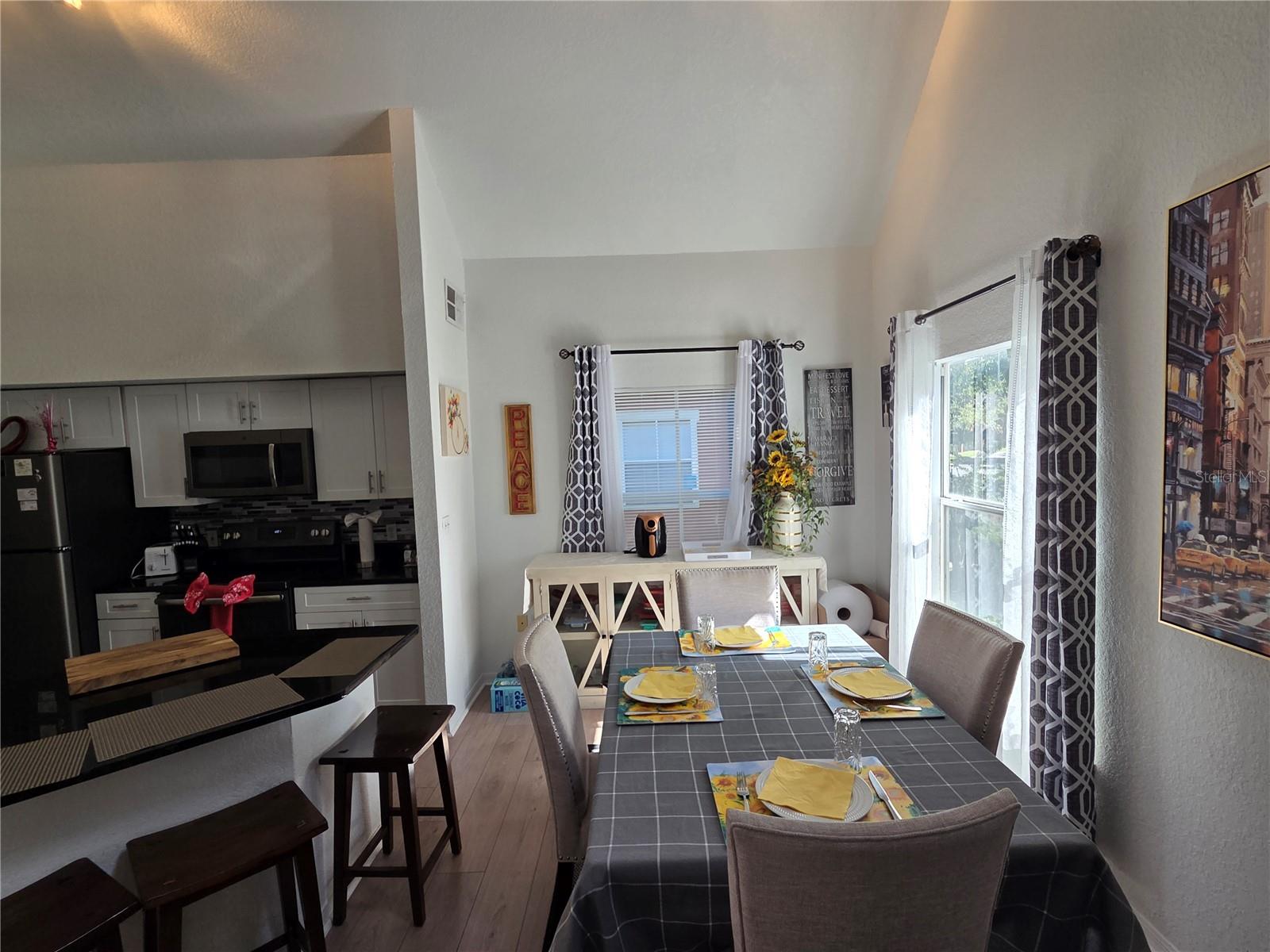 Image 9 of 35 For 6063 Westgate Drive 123