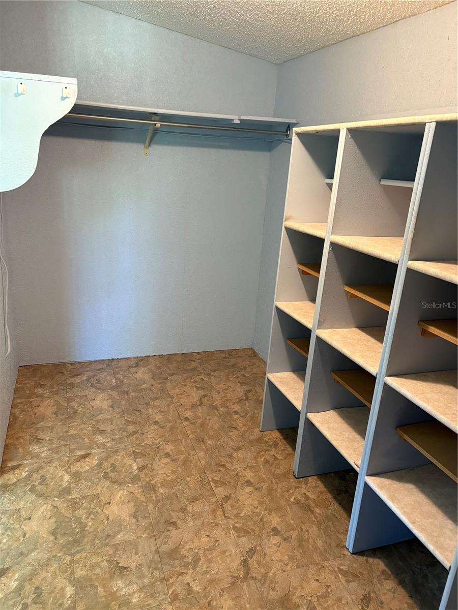 Image 23 of 29 For 39 Big Oak Lane