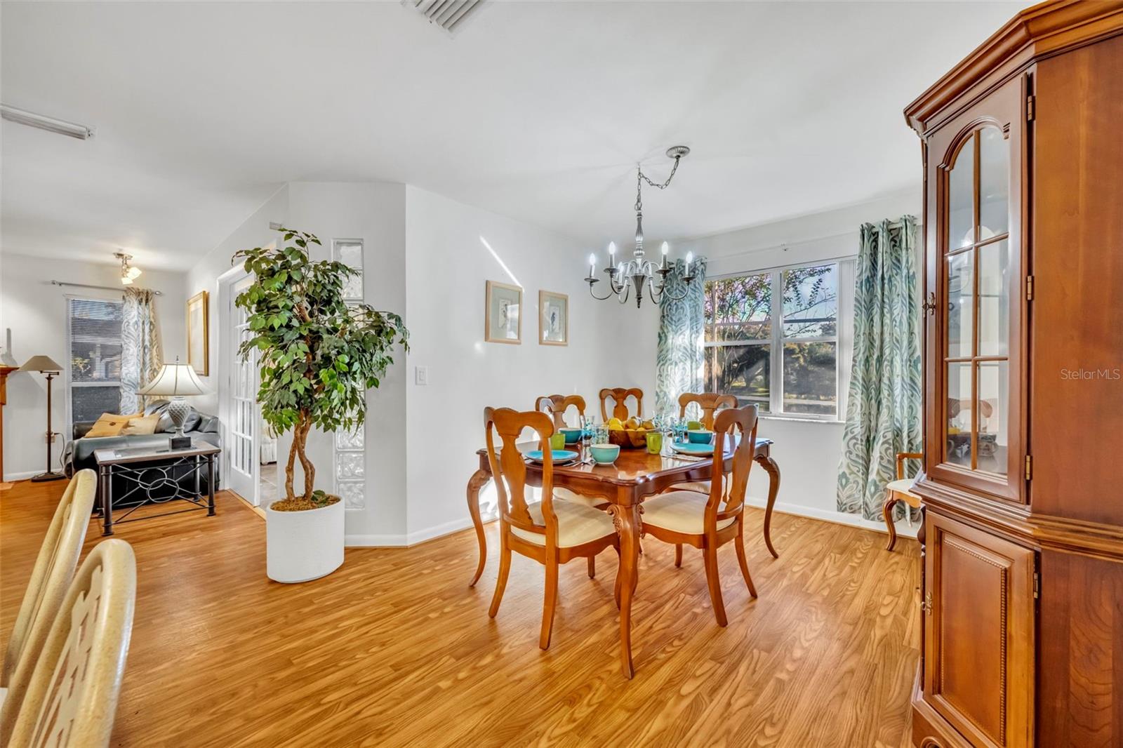 Image 11 of 33 For 1514 New Abbey Avenue