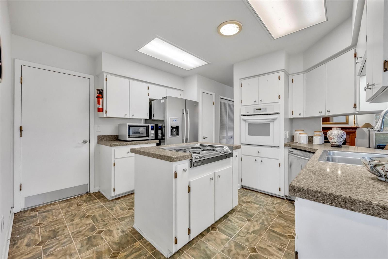 Image 15 of 33 For 1514 New Abbey Avenue