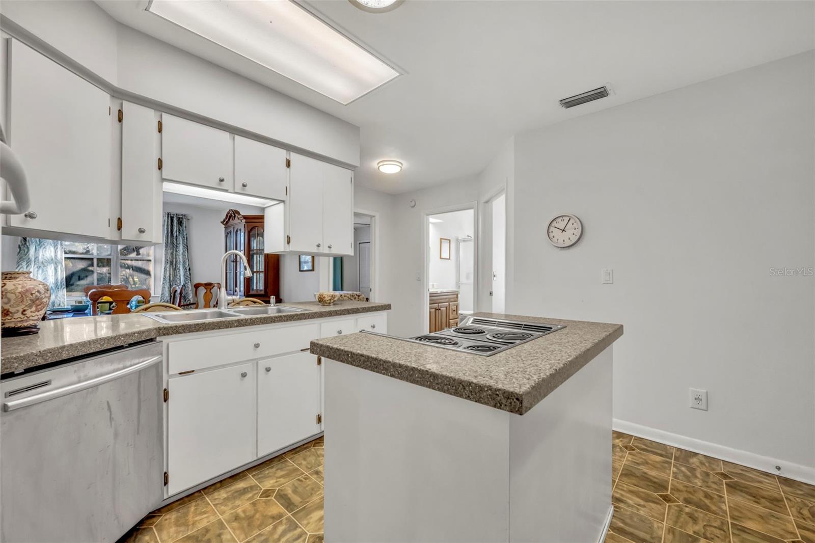 Image 18 of 33 For 1514 New Abbey Avenue