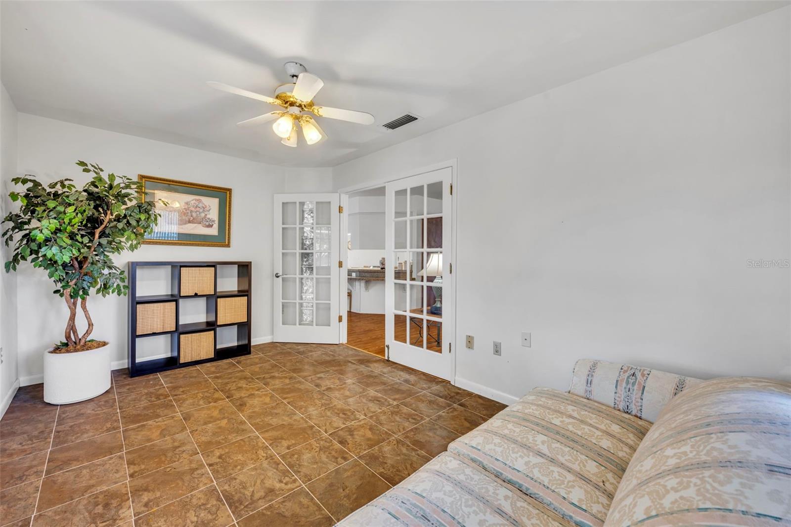 Image 21 of 33 For 1514 New Abbey Avenue