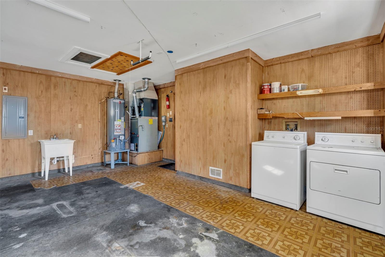 Image 28 of 33 For 1514 New Abbey Avenue