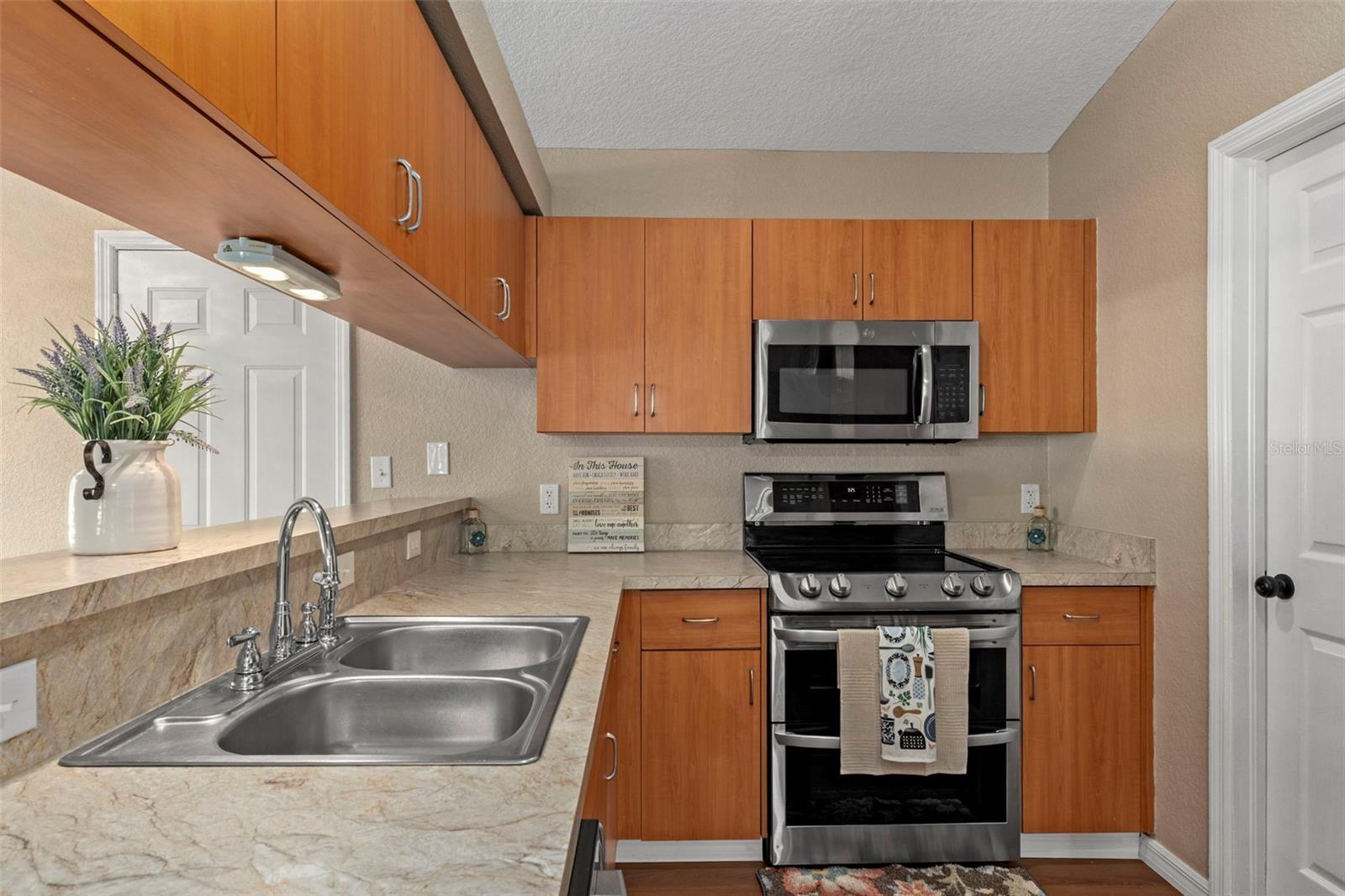 Image 10 of 39 For 2588 Cr 426e