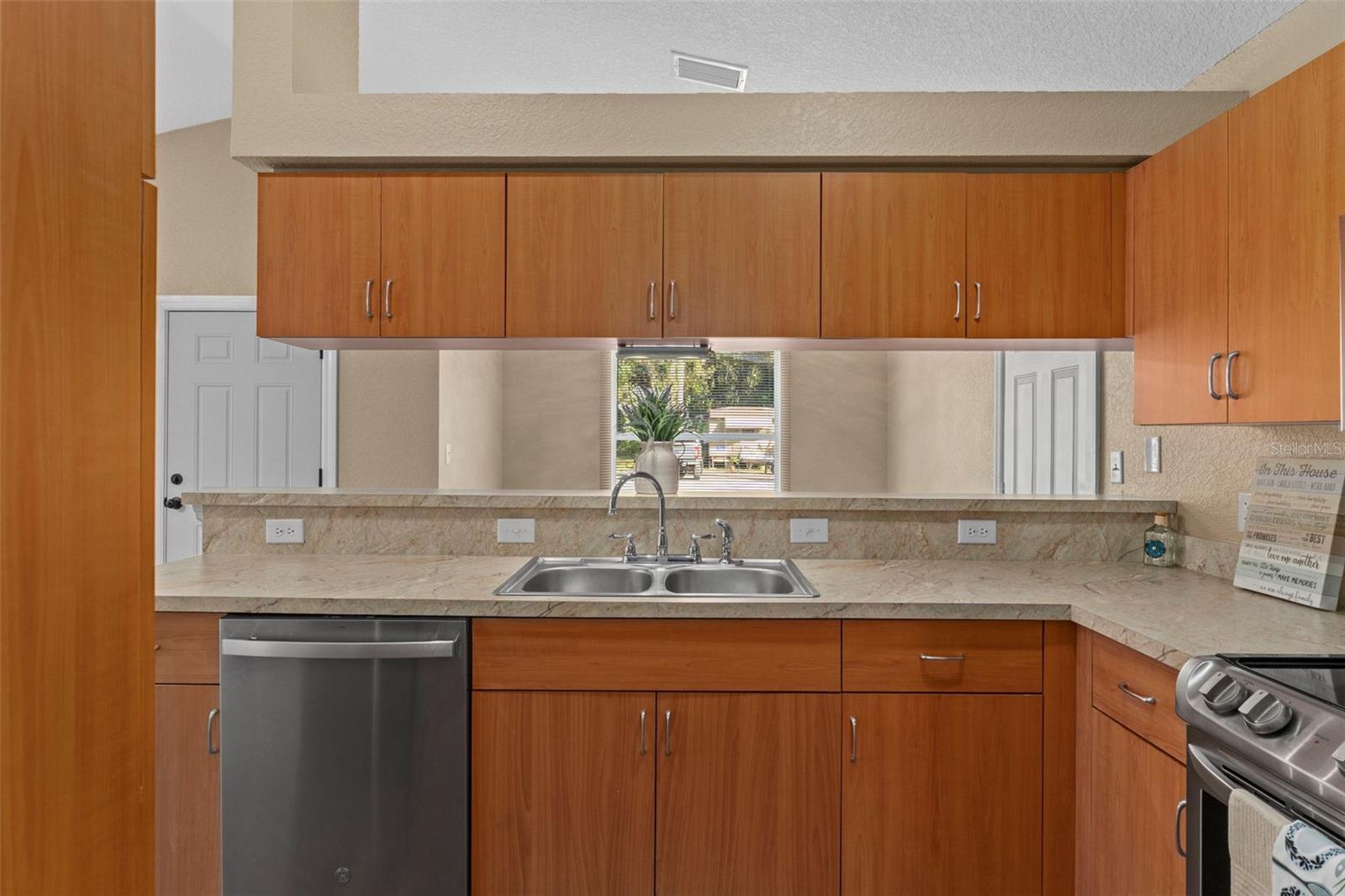 Image 12 of 39 For 2588 Cr 426e