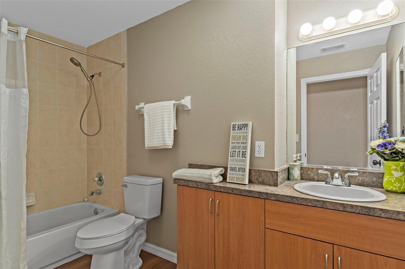 Image 26 of 39 For 2588 Cr 426e