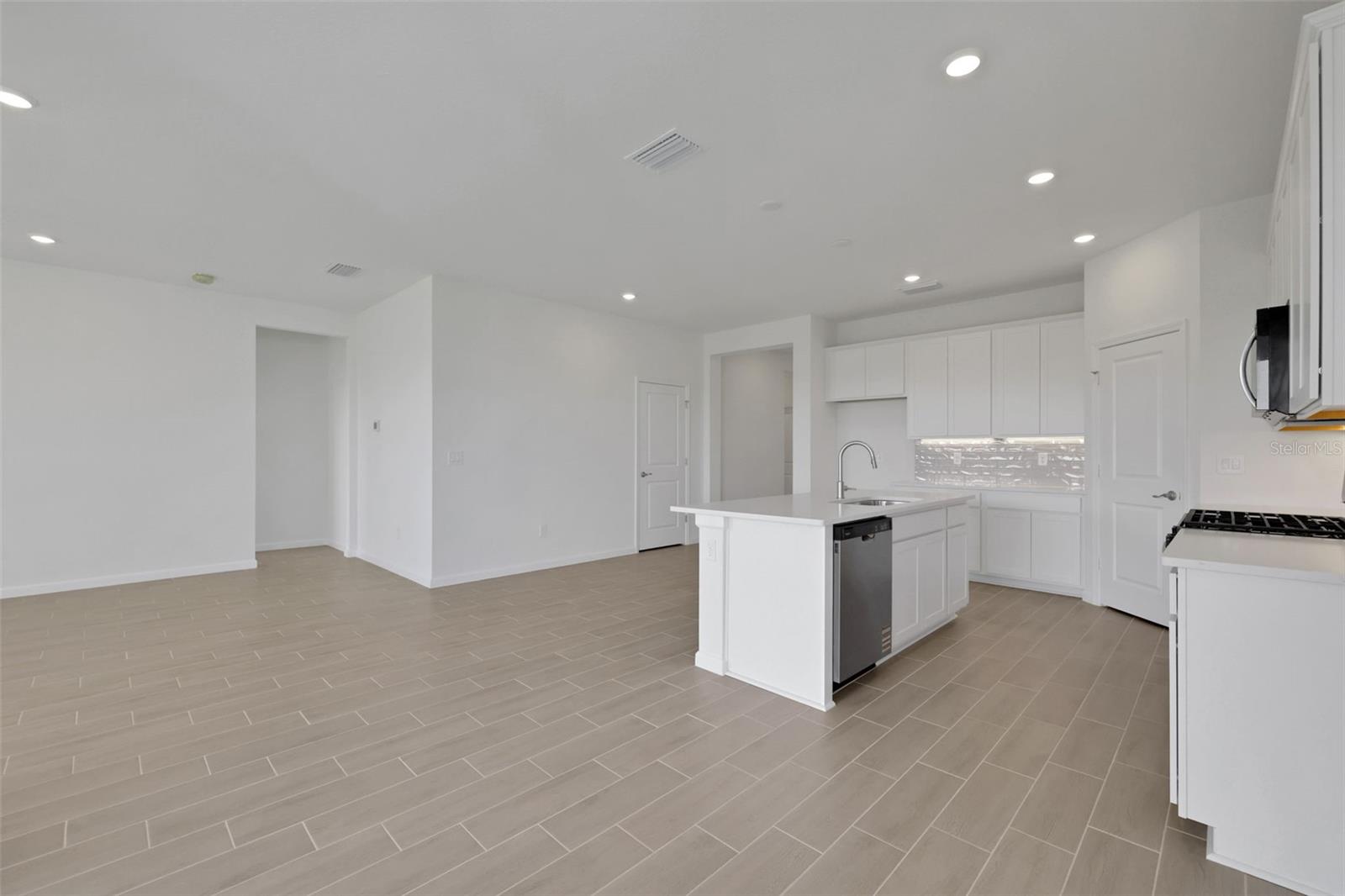 Image 13 of 61 For 5485 Camberly Court