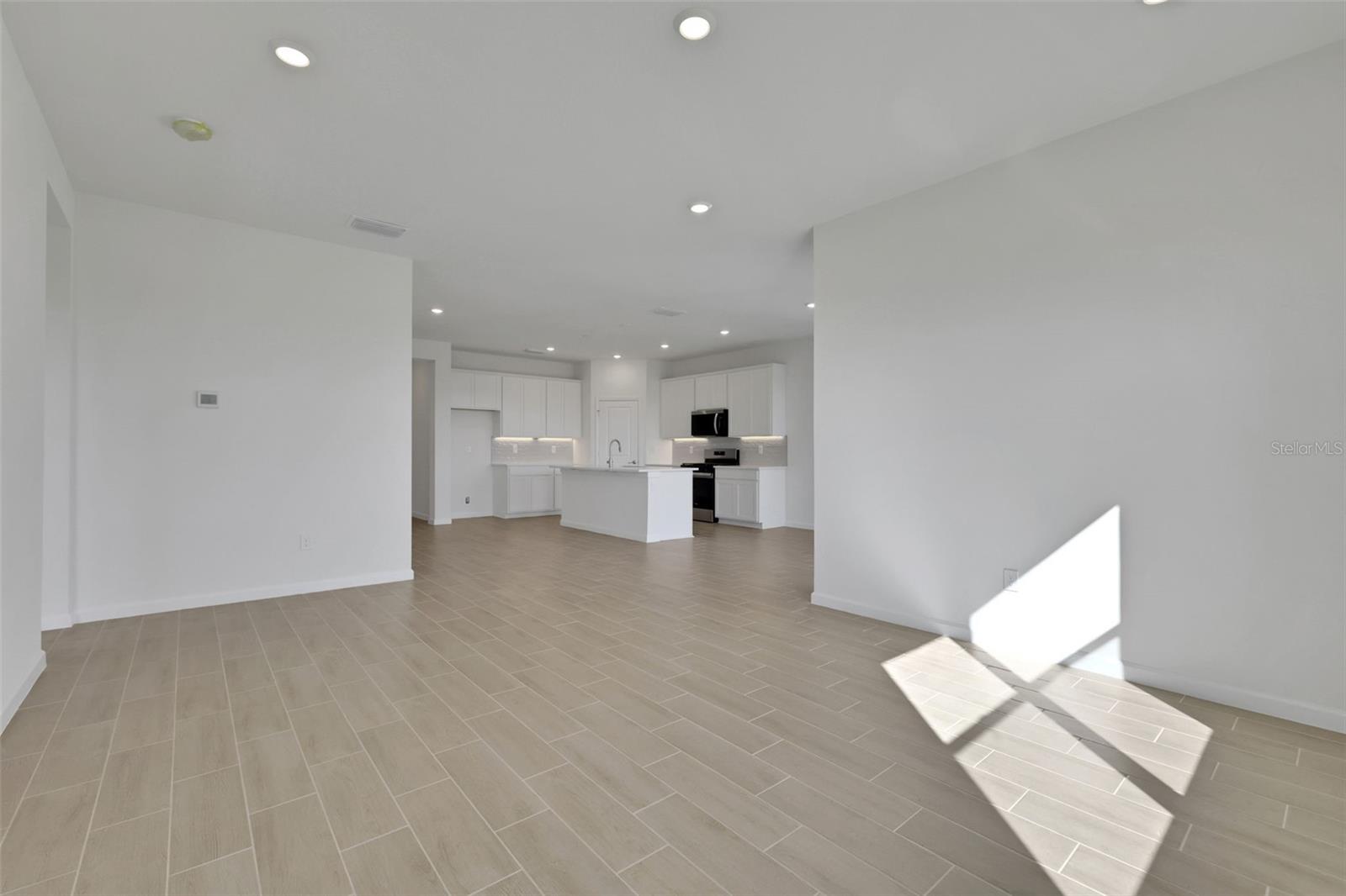 Image 16 of 61 For 5485 Camberly Court