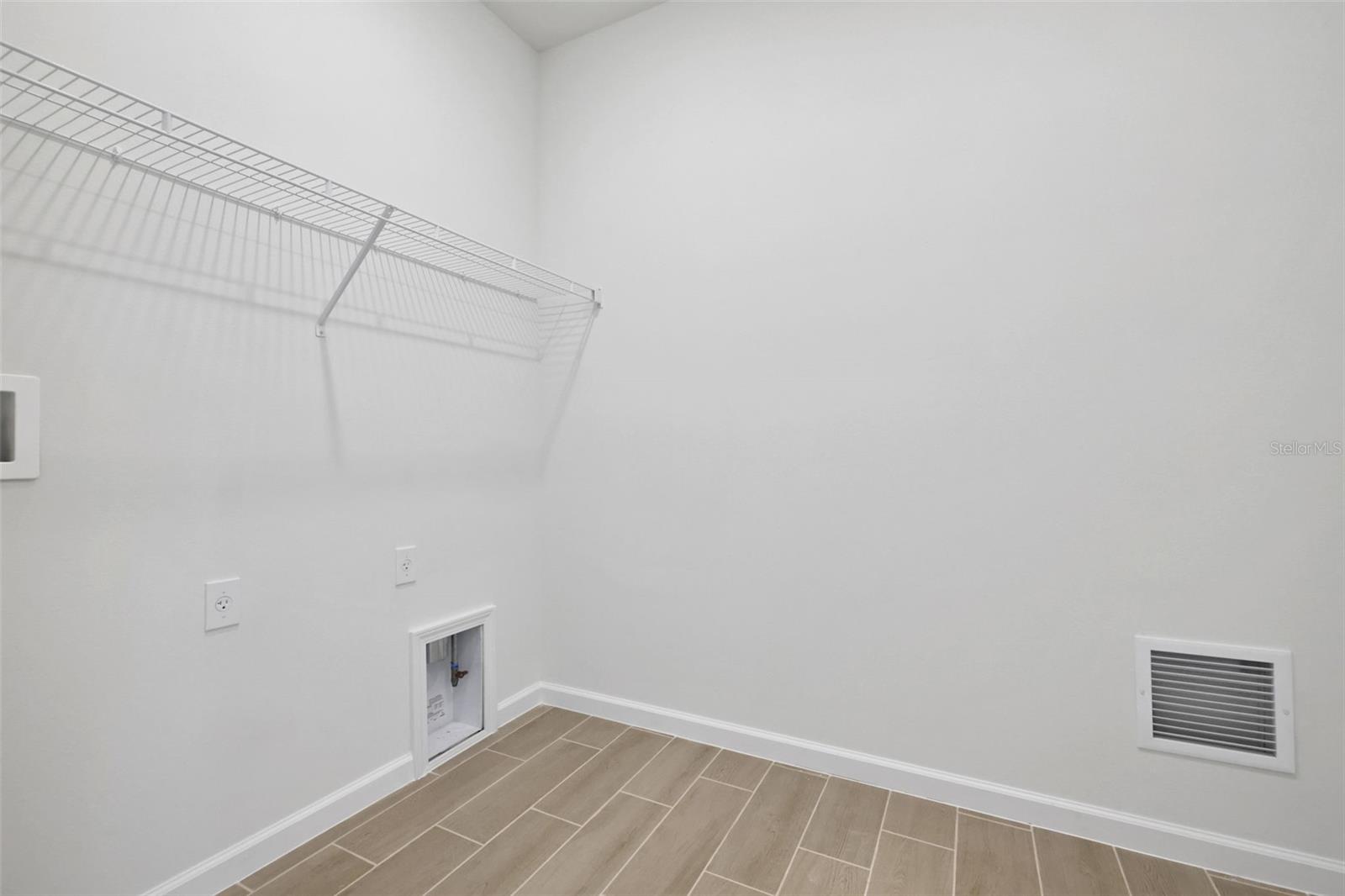 Image 8 of 61 For 5485 Camberly Court