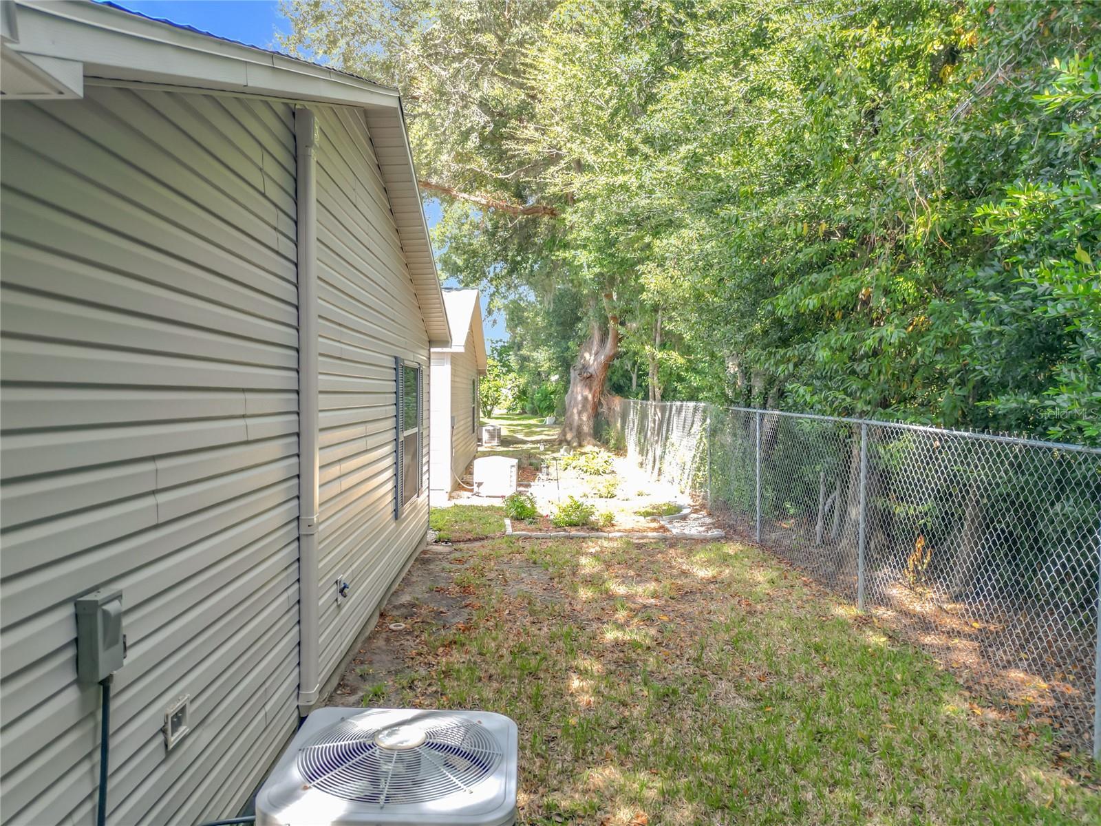 Image 36 of 45 For 17271 93rd Demoss Court