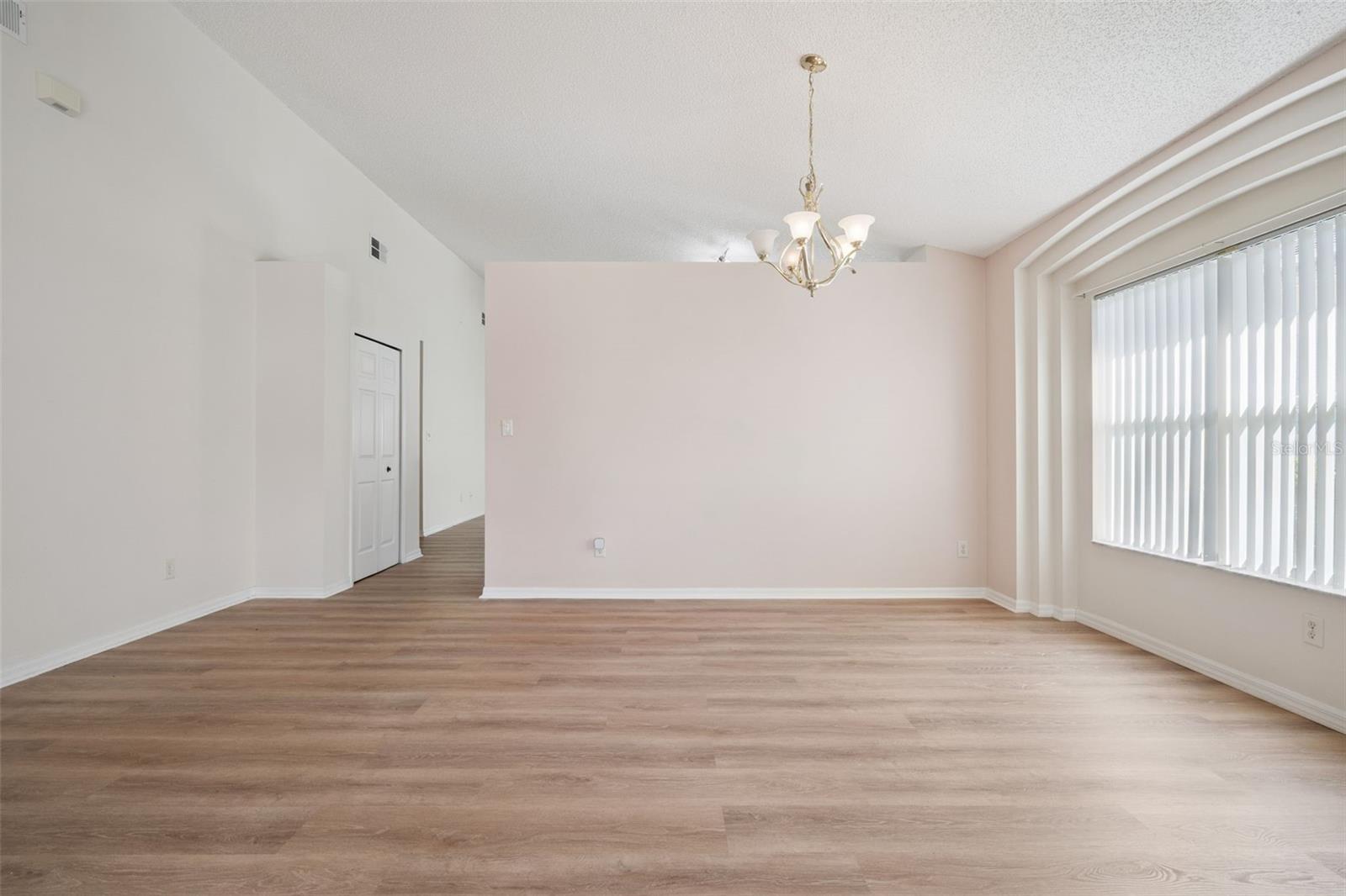 Image 4 of 34 For 24914 Cranes Roost Circle