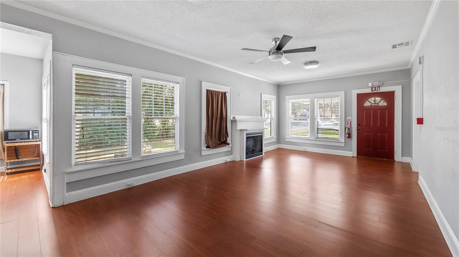 Image 11 of 37 For 1704 Main Street