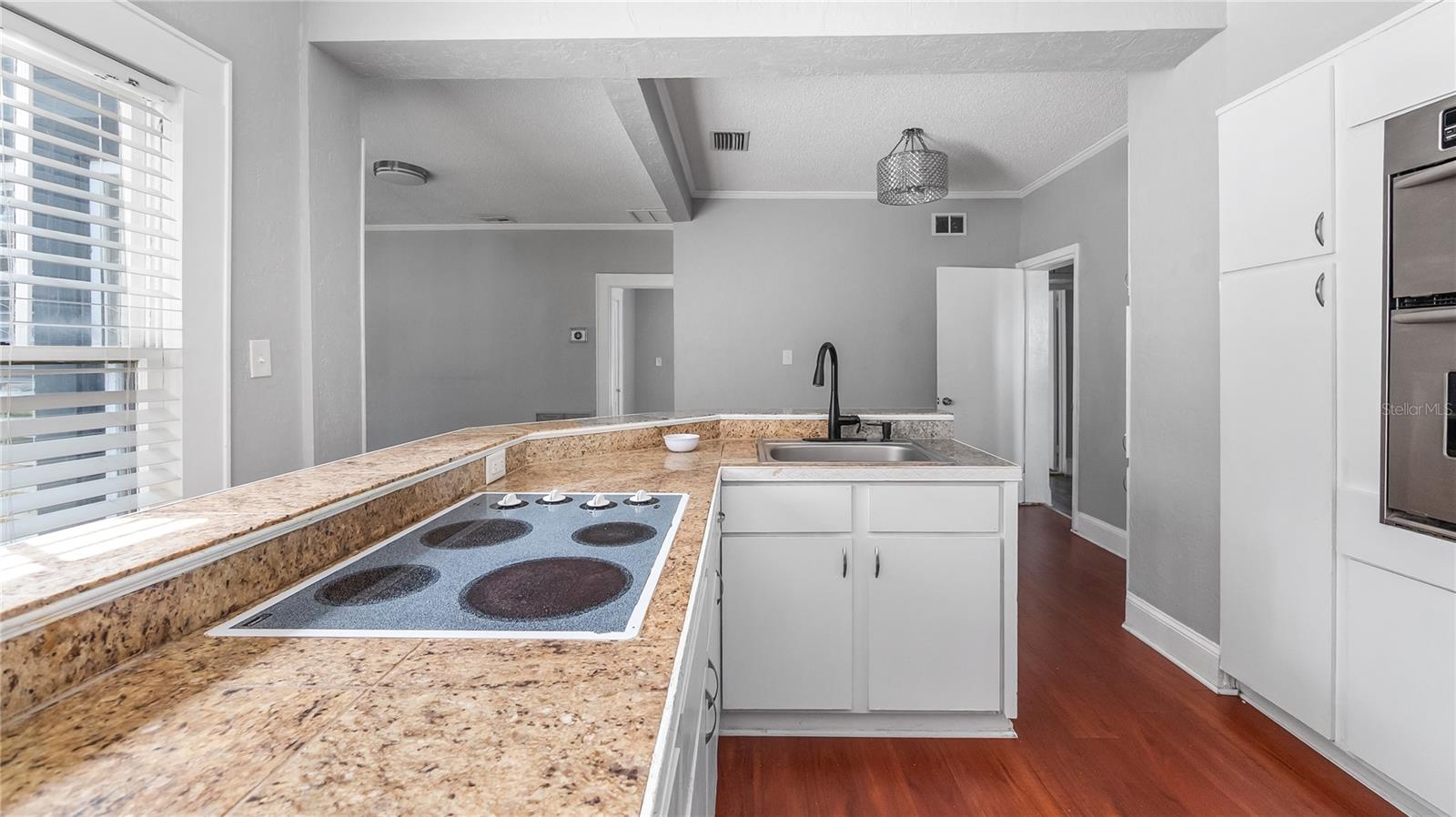 Image 20 of 37 For 1704 Main Street