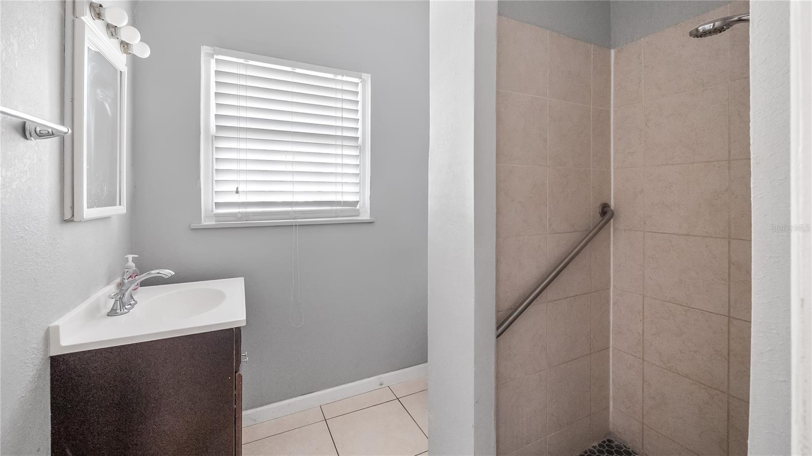 Image 24 of 37 For 1704 Main Street