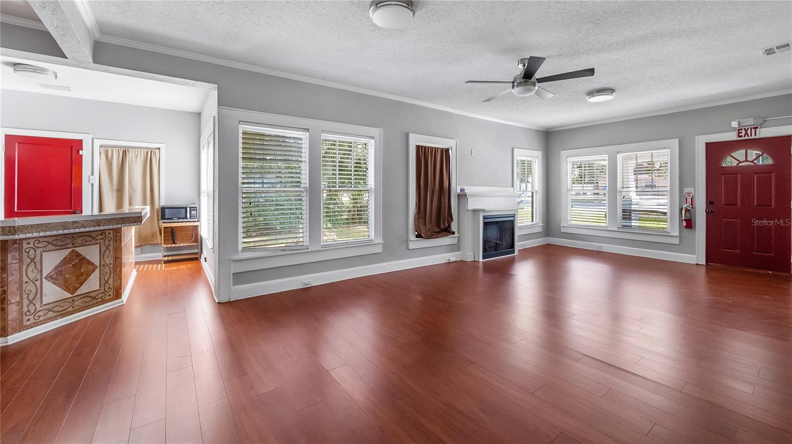 Image 8 of 37 For 1704 Main Street