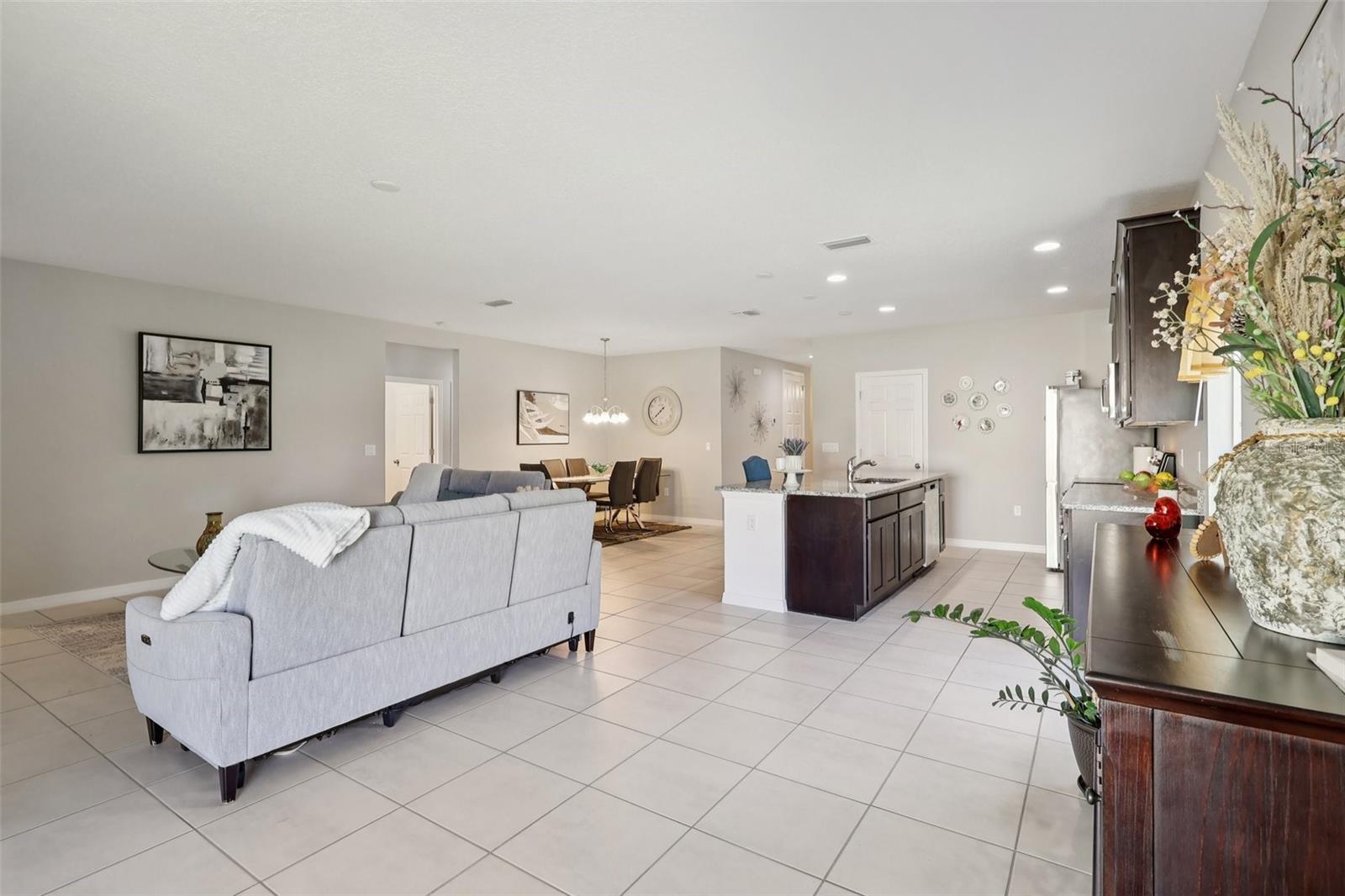 Image 10 of 55 For 512 Darshire Avenue