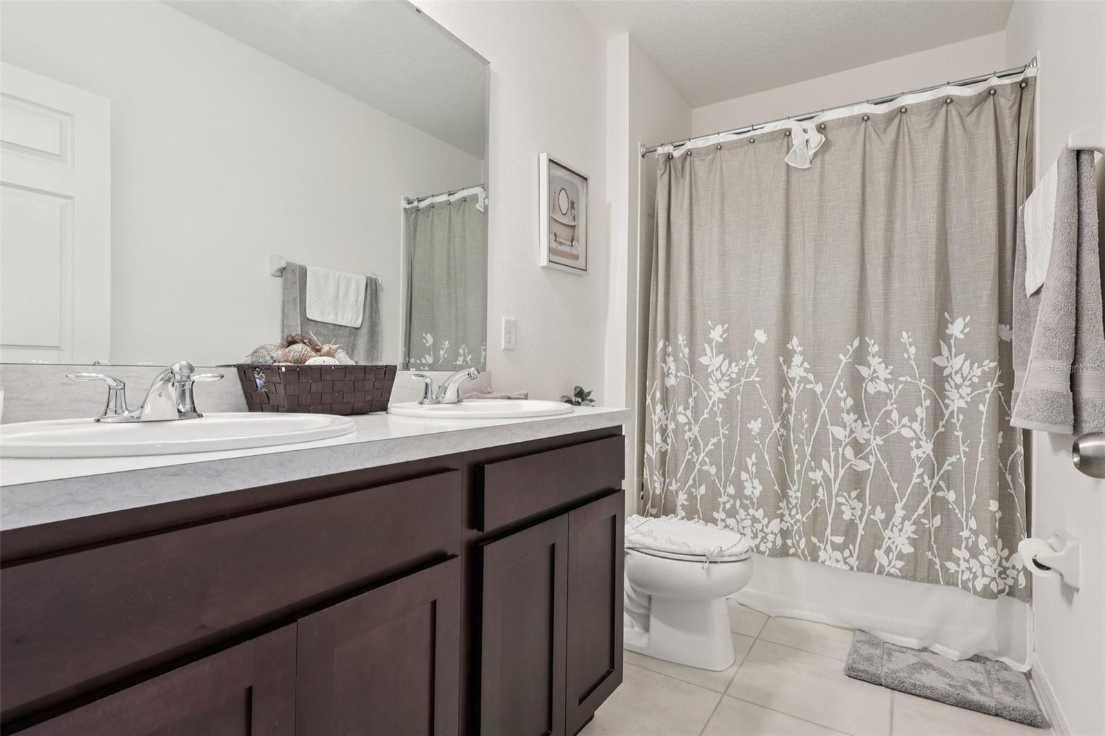 Image 23 of 55 For 512 Darshire Avenue