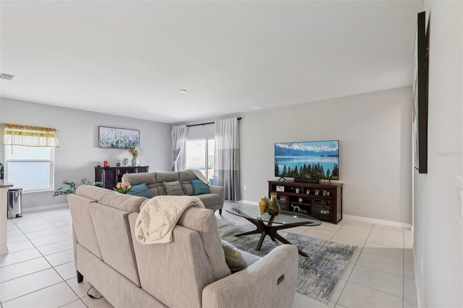 Image 7 of 55 For 512 Darshire Avenue